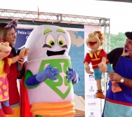 PARTICIPAÇÃO DO COLORIR NA FEIRA LITERÁRIA DO ES - PARE OLHE E ESCUTE!