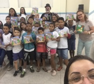 COLORIR - CONTAÇÃO DE HISTÓRIA NA ESCOLA JORGE AMADO - NOVA CARAPINA II