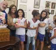 RITA SANTOS E EUGÊNIO FERNANDES LANÇAM O LIVRO SOMOS TODOS COLORIDOS