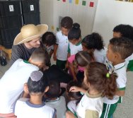 USO DO BIOFERTILIZANTE NA HORTA DO PROJETO COLORIR SUSTENTÁVEL - ELKEM