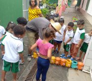 USO DO BIOFERTILIZANTE NA HORTA DO PROJETO COLORIR SUSTENTÁVEL - ELKEM