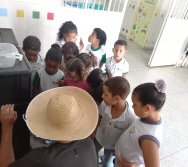 USO DO BIOFERTILIZANTE NA HORTA DO PROJETO COLORIR SUSTENTÁVEL - ELKEM