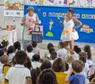 MAIS DE 400 CRIANÇAS FORAM CONTEMPLADAS COM LIVROS DOS CLÁSSICOS DA LITERATURA