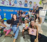 MAIS DE 400 CRIANÇAS FORAM CONTEMPLADAS COM LIVROS DOS CLÁSSICOS DA LITERATURA