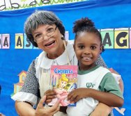 MAIS DE 400 CRIANÇAS FORAM CONTEMPLADAS COM LIVROS DOS CLÁSSICOS DA LITERATURA