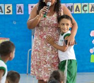 MAIS DE 400 CRIANÇAS FORAM CONTEMPLADAS COM LIVROS DOS CLÁSSICOS DA LITERATURA