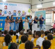 MAIS DE 400 CRIANÇAS FORAM CONTEMPLADAS COM LIVROS DOS CLÁSSICOS DA LITERATURA