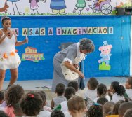 MAIS DE 400 CRIANÇAS FORAM CONTEMPLADAS COM LIVROS DOS CLÁSSICOS DA LITERATURA