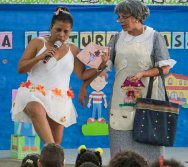 MAIS DE 400 CRIANÇAS FORAM CONTEMPLADAS COM LIVROS DOS CLÁSSICOS DA LITERATURA