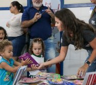 MAIS DE 400 CRIANÇAS FORAM CONTEMPLADAS COM LIVROS DOS CLÁSSICOS DA LITERATURA