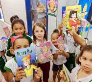 MAIS DE 400 CRIANÇAS FORAM CONTEMPLADAS COM LIVROS DOS CLÁSSICOS DA LITERATURA