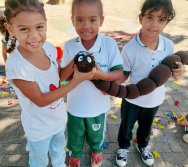 MASCOTE PROJETO COLORIR SUSTENTÁVEL PREMIADO - PARCERIA COM A EMPRESA ELKEM