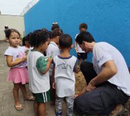 DIA DE PLANTAR RABANETES COM O CMEI REGIONAL SILVESTRE - PEQUENOS HORTICULTORES NO PROJETO COLORIR SUSTENTÁVEL