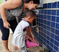 DIA DE PLANTAR RABANETES COM O CMEI REGIONAL SILVESTRE - PEQUENOS HORTICULTORES NO PROJETO COLORIR SUSTENTÁVEL