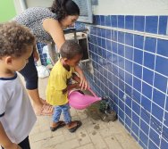 DIA DE PLANTAR RABANETES COM O CMEI REGIONAL SILVESTRE - PEQUENOS HORTICULTORES NO PROJETO COLORIR SUSTENTÁVEL