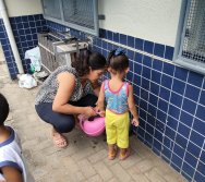 DIA DE PLANTAR RABANETES COM O CMEI REGIONAL SILVESTRE - PEQUENOS HORTICULTORES NO PROJETO COLORIR SUSTENTÁVEL