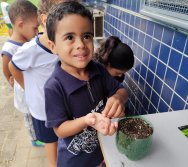DIA DE PLANTAR RABANETES COM O CMEI REGIONAL SILVESTRE - PEQUENOS HORTICULTORES NO PROJETO COLORIR SUSTENTÁVEL