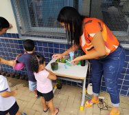 DIA DE PLANTAR RABANETES COM O CMEI REGIONAL SILVESTRE - PEQUENOS HORTICULTORES NO PROJETO COLORIR SUSTENTÁVEL