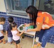 DIA DE PLANTAR RABANETES COM O CMEI REGIONAL SILVESTRE - PEQUENOS HORTICULTORES NO PROJETO COLORIR SUSTENTÁVEL