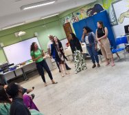 CONTANDO HISTÓRIAS COLORINDO VIDAS - PROJETO APOIE - PSICÓLOGOS E ASSISTENTES SOCIAIS (CARIACICA)