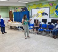 CONTANDO HISTÓRIAS COLORINDO VIDAS - PROJETO APOIE - PSICÓLOGOS E ASSISTENTES SOCIAIS (CARIACICA)