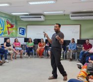 CONTANDO HISTÓRIAS COLORINDO VIDAS - PROJETO APOIE - PSICÓLOGOS E ASSISTENTES SOCIAIS (CARIACICA)