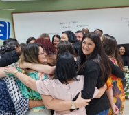 CONTANDO HISTÓRIAS COLORINDO VIDAS - PROJETO APOIE - PSICÓLOGOS E ASSISTENTES SOCIAIS (CARIACICA)