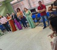 CONTANDO HISTÓRIAS COLORINDO VIDAS - PROJETO APOIE - PSICÓLOGOS E ASSISTENTES SOCIAIS (CARIACICA)