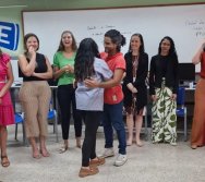 CONTANDO HISTÓRIAS COLORINDO VIDAS - PROJETO APOIE - PSICÓLOGOS E ASSISTENTES SOCIAIS (CARIACICA)