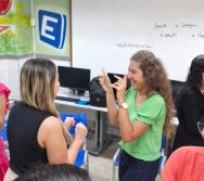 CONTANDO HISTÓRIAS COLORINDO VIDAS - PROJETO APOIE - PSICÓLOGOS E ASSISTENTES SOCIAIS (CARIACICA)