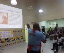 ESCOLA DE PAIS - MINHA CASA TAMBÉM É COLORIDA - CMEI CORA CORALINA