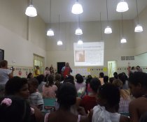 ESCOLA DE PAIS - MINHA CASA TAMBÉM É COLORIDA - CMEI CORA CORALINA