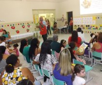 ESCOLA DE PAIS - MINHA CASA TAMBÉM É COLORIDA - CMEI CORA CORALINA