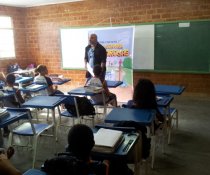 SENSIBILIZAÇÃO AOS ALUNOS DOS 5º E 6º ANOS PARA IMPLANTAÇÃO DO COLORIR SUSTENTÁVEL - CARIACICA