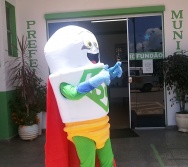 SUPER SUSTENTÁVEL CHEGA EM FUNDÃO E RECEPCIONA AS CRIANÇAS DA EMEF PROF ERNESTO NASCIMENTO