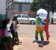 SUPER SUSTENTÁVEL CHEGA EM FUNDÃO E RECEPCIONA AS CRIANÇAS DA EMEF PROF ERNESTO NASCIMENTO