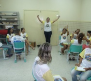 CAPRI - CMEI CORA CORALINA - APRESENTAÇÃO DA PROJETO CONTANDO HISTÓRIA COLORINDO VIDAS