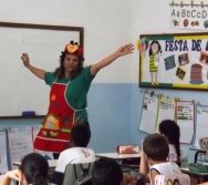 ATIVIDADE CONTANDO HISTÓRIAS COLORINDO VIDAS - ALUNOS DA ESCOLA LUDOVICO PAVONI - VITÓRIA