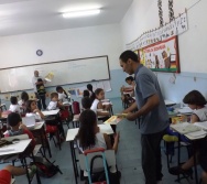 ATIVIDADE CONTANDO HISTÓRIAS COLORINDO VIDAS - ALUNOS DA ESCOLA LUDOVICO PAVONI - VITÓRIA