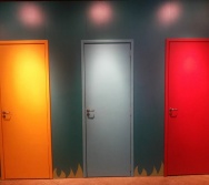 Visita a sala de projetos sociais da Vale