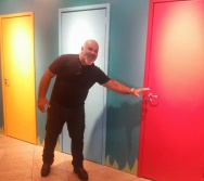 Visita a sala de projetos sociais da Vale