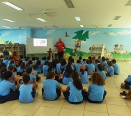 ENCONTRO DOS AUTORES DO LIVRO BULLYING COM ALUNOS DO COLÉGIO MARISTA.