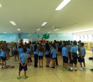 ENCONTRO DOS AUTORES DO LIVRO BULLYING COM ALUNOS DO COLÉGIO MARISTA.