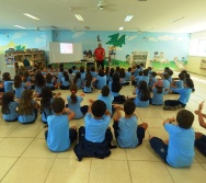 ENCONTRO DOS AUTORES DO LIVRO BULLYING COM ALUNOS DO COLÉGIO MARISTA.