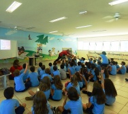 ENCONTRO DOS AUTORES DO LIVRO BULLYING COM ALUNOS DO COLÉGIO MARISTA.
