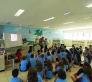 ENCONTRO DOS AUTORES DO LIVRO BULLYING COM ALUNOS DO COLÉGIO MARISTA.