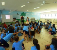 ENCONTRO DOS AUTORES DO LIVRO BULLYING COM ALUNOS DO COLÉGIO MARISTA.