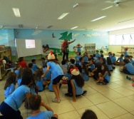 ENCONTRO DOS AUTORES DO LIVRO BULLYING COM ALUNOS DO COLÉGIO MARISTA.