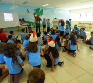 ENCONTRO DOS AUTORES DO LIVRO BULLYING COM ALUNOS DO COLÉGIO MARISTA.