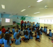 ENCONTRO DOS AUTORES DO LIVRO BULLYING COM ALUNOS DO COLÉGIO MARISTA.